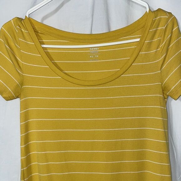 Old navy T shirt  - Picture 2 of 7